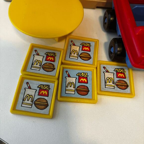 Vintage 1974 McDonalds Playskool Familiar Places Play Set Restaurant Trays Cars - Picture 4 of 13